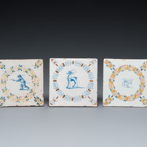 Trois carreaux en faïence polychrome de Delft aux médaillons d'aigrettes, Haarlem, 17ème — photo 2