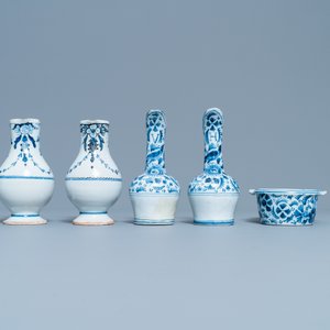 Trois chevrettes et quatre verseuses en faïence de Delft, Nevers et Rouen en bleu et blanc, 17/18ème — photo 11