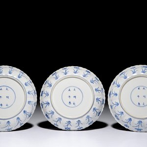 Trois compotiers en porcelaine de Chine bleu et blanc aux décors de la chasse, marques de Chenghua, Kangxi — photo 2