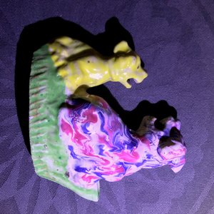 Trois comptes-gouttes et un repose-pinceaux en porcelaine de Chine famille rose, 18/19ème — photo 15
