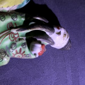 Trois comptes-gouttes et un repose-pinceaux en porcelaine de Chine famille rose, 18/19ème — photo 21