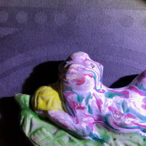 Trois comptes-gouttes et un repose-pinceaux en porcelaine de Chine famille rose, 18/19ème — photo 9