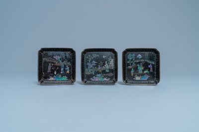 Trois coupes en laque burgauté, marque au dos, Chine, Kangxi