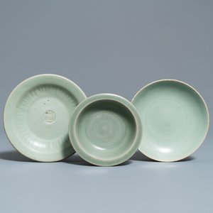 Trois coupes en porcelaine de Chine céladon de Longquan, Song et Ming — photo 1