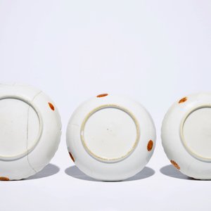 Trois coupes en porcelaine de Chine famille rose à décor "Feuille de Tabac" et un bol famille rose, Yongzheng/Qianlong — photo 3