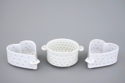 Trois égouttoirs à fromage en forme de coeur et rond, 18ème
