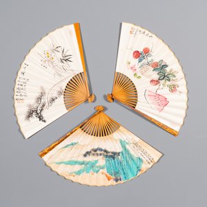 Trois éventails pliants, suiveur de Zhang Daqian 張大千 (1899-1983) et Wu Hufang 吴湖帆 (1894-1968), encre et couleur sur papier — photo 1