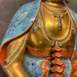 Trois figures de Bodhisattva en porcelaine de Chine aux émaux robin's egg et dorés, Qianlong/Jiaqing — photo 45
