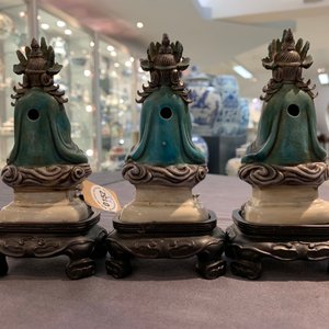 Trois figures de Bouddha en émaille sur biscuit, Chine, 19ème — photo 12
