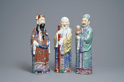 Trois figures des Trois Étoiles du Bonheur en porcelaine de Chine famille rose, 19/20ème