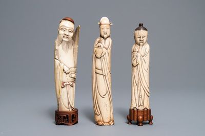 Trois figures d'immortels en ivoire et os sculpté, Chine, Ming