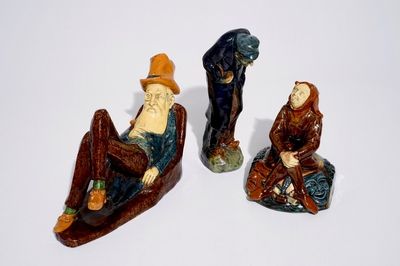 Trois figures d'un nain, un fumeur de pipe et un homme barbu en poterie flamande, prob. ateliers de Caesens, 20ème