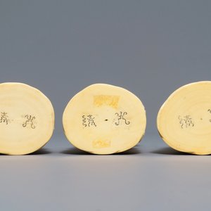 Trois figures en ivoire de filles aux fleurs, Chine, 19/20ème — photo 3