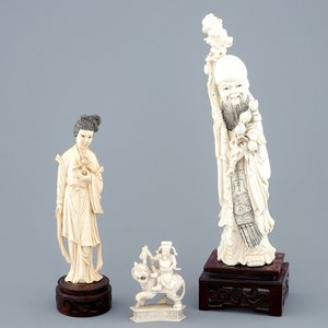 Trois figures en ivoire sculpté, Chine, vers 1900 — photo 1