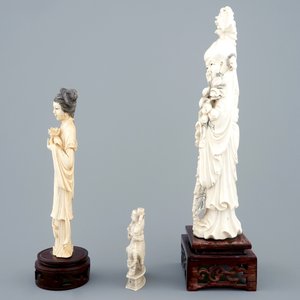 Trois figures en ivoire sculpté, Chine, vers 1900 — photo 3