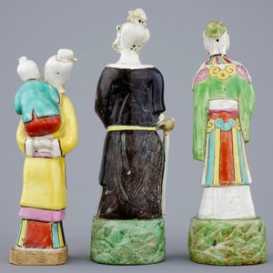 Trois figures, un pot à gingembre et un bol à décor de lotus en porcelaine de Chine, 18/19ème — photo 4
