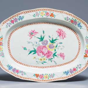 Trois grands plats ovales en porcelaine de Chine famille rose, Qianlong — photo 2