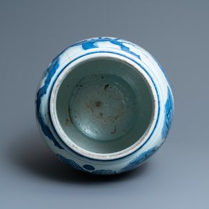 Trois grands vases en porcelaine de Chine en bleu et blanc, époque Transition — photo 12