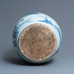 Trois grands vases en porcelaine de Chine en bleu et blanc, époque Transition — photo 13