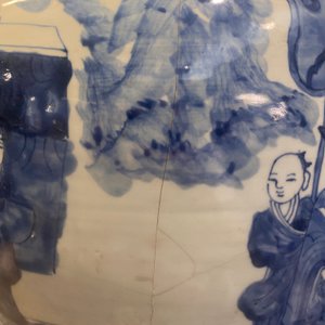 Trois grands vases en porcelaine de Chine en bleu et blanc, époque Transition — photo 15
