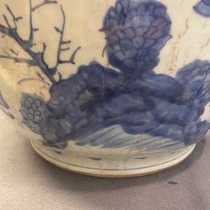 Trois grands vases en porcelaine de Chine en bleu et blanc, époque Transition — photo 17