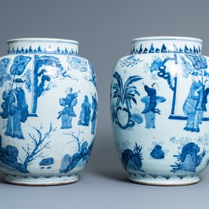 Trois grands vases en porcelaine de Chine en bleu et blanc, époque Transition — photo 2