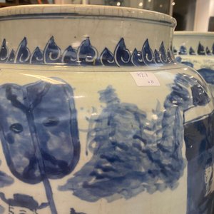 Trois grands vases en porcelaine de Chine en bleu et blanc, époque Transition — photo 27