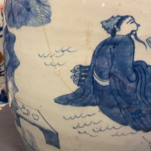 Trois grands vases en porcelaine de Chine en bleu et blanc, époque Transition — photo 41
