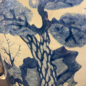 Trois grands vases en porcelaine de Chine en bleu et blanc, époque Transition — photo 45