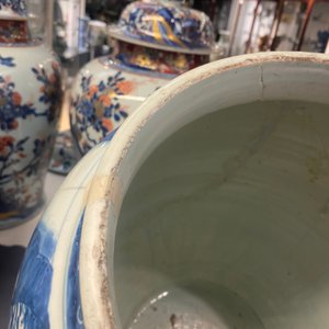 Trois grands vases en porcelaine de Chine en bleu et blanc, époque Transition — photo 51