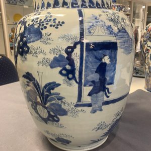 Trois grands vases en porcelaine de Chine en bleu et blanc, époque Transition — photo 52