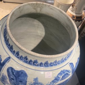Trois grands vases en porcelaine de Chine en bleu et blanc, époque Transition — photo 67