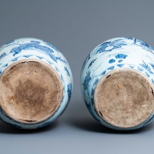 Trois grands vases en porcelaine de Chine en bleu et blanc, époque Transition — photo 7