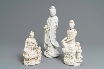 Trois groupes en porcelaine blanc de Chine, 19/20ème