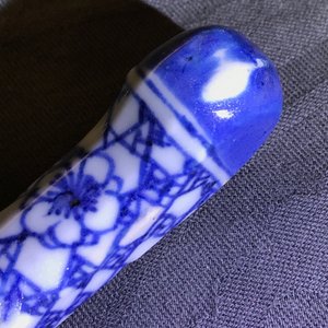 Trois manches de couteaux et deux cuillères à punch en porcelaine de Chine, Kangxi/Qianlong — photo 4