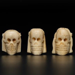 Trois memento mori bifaces en os sculpté, 19ème — photo 5