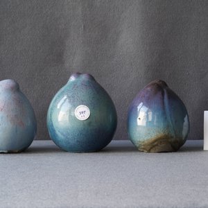 Trois modèles de pêches en porcelaine de Shiwan à émail flambé, Chine, 20ème — photo 8