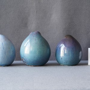 Trois modèles de pêches en porcelaine de Shiwan à émail flambé, Chine, 20ème — photo 9