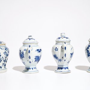 Trois moutardiers couverts du type Hatcher cargo en porcelaine de Chine bleu et blanc, Transition — photo 3