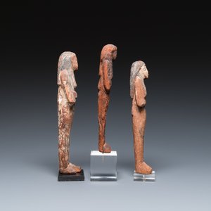 Trois oushebtis en bois polychromé, Egypte, Nouvel Empire — photo 3
