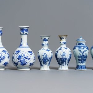 Trois paires de vases en porcelaine de Chine bleu et blanc, Kangxi — photo 1
