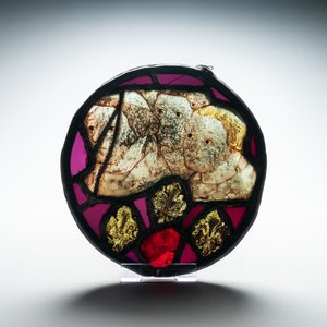 Trois panneaux composés d'éléments en verre peint, 14ème et après — photo 12
