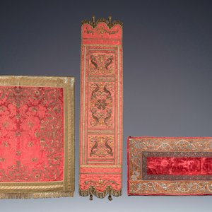 Trois panneaux de soie et velours brodés de fils d'or et d'argent, Europe de l'Ouest, 18/19ème — photo 1