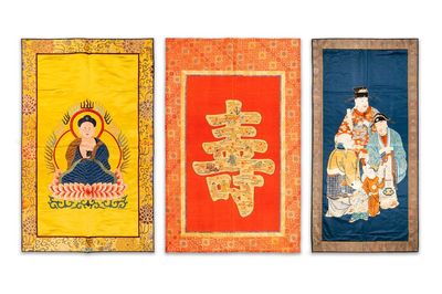 Trois panneaux en soie brodée à décor figuratif, Chine, 19/20ème