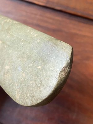 Trois pendentifs archaïques en jade calcifié, Chine, probablement culture de Liangzhu — photo 2