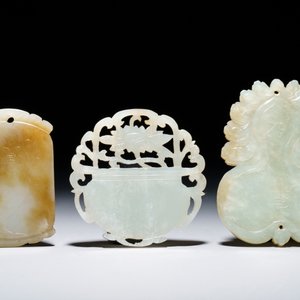 Trois pendentifs et une épingle en jade céladon, Qing — photo 2