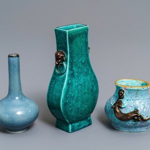 Trois petits vases en porcelaine de Chine monochrome, 19/20ème — photo 1