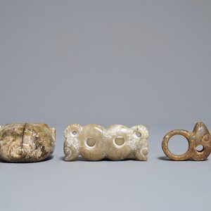 Trois pièces archaïques en jade sculpté, Chine, Néolithique ou après — photo 3