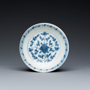 Trois pièces en porcelaine de Chine en bleu et blanc provenant d'épaves, époque Transition et Jiaqing — photo 2