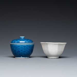 Trois pièces en porcelaine de Chine en bleu et blanc provenant d'épaves, époque Transition et Jiaqing — photo 5